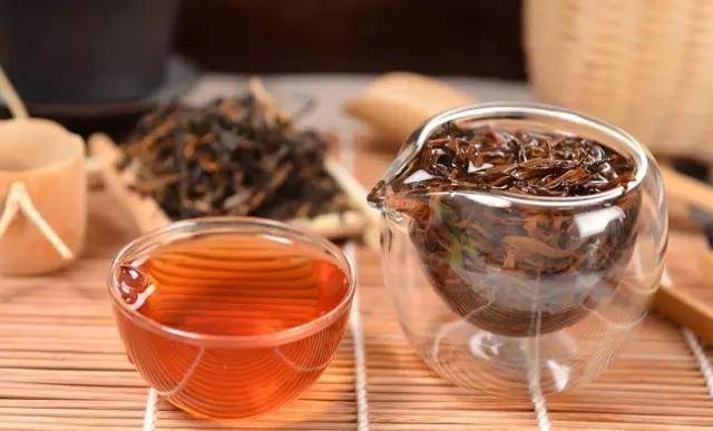 博鱼体育官方下载家里放了几年的红茶、绿茶、普洱茶还能拿来喝吗？大夫为你科普