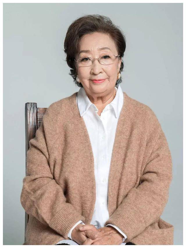 原创“牛大婶”彭玉：大女儿分手，小女儿嫁卖水果小伙儿，67岁二婚