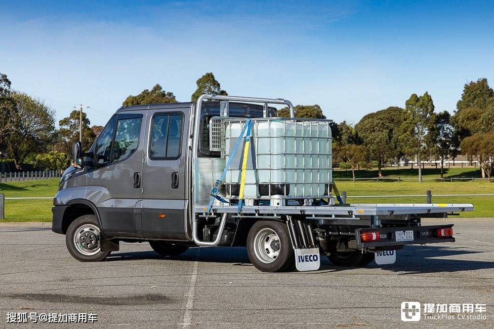 (《讲解澳洲168》：)原创
                能装2吨货，还是双排座，依维柯在澳洲推出的Daily 50C货车实拍