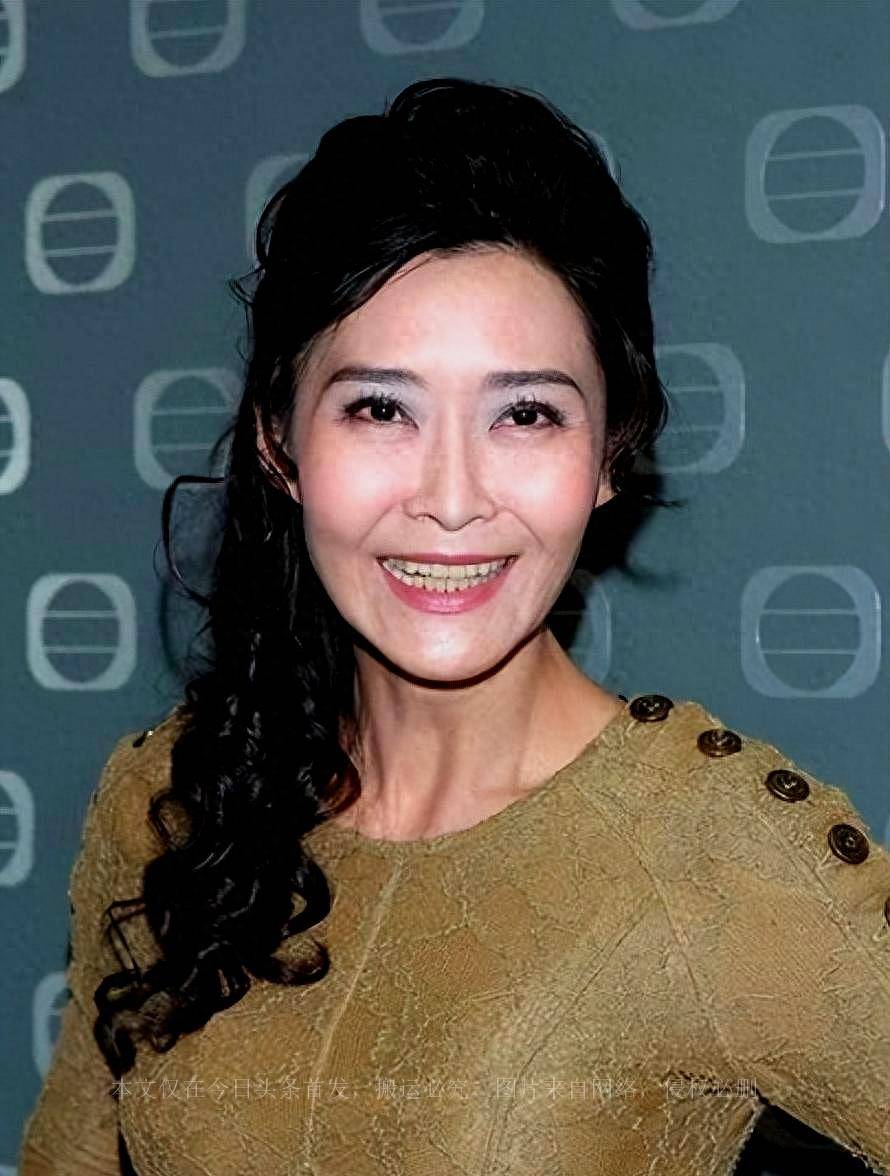 从明星成顶级富太太，脸垮了身材依旧紧致有型她不愧是最牛明星