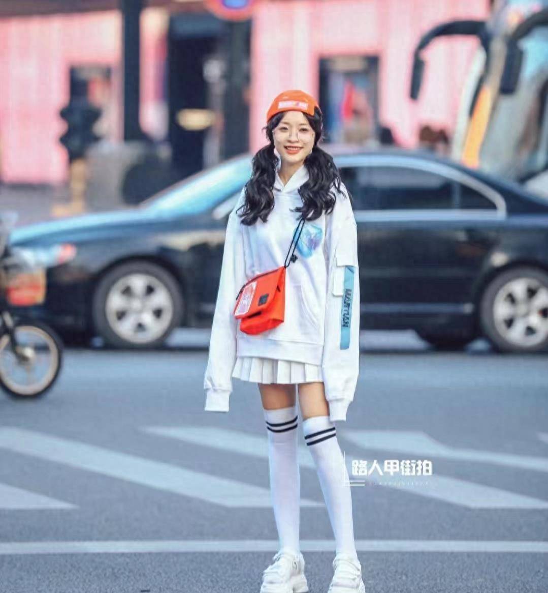 今年秋天最流行的裙子复古又时尚永远最懂女人心！爱游戏AYX体育(图7)
