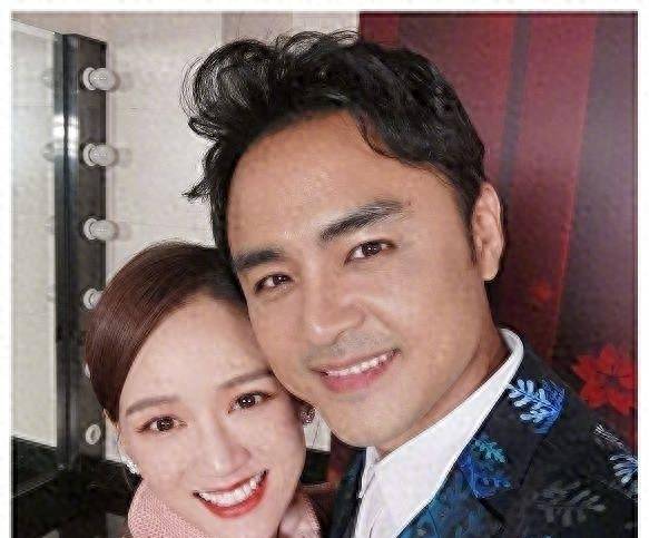 原创人前小甜妹，实则私交混乱，恋睾、当众脱奶罩，为红真是不择手段