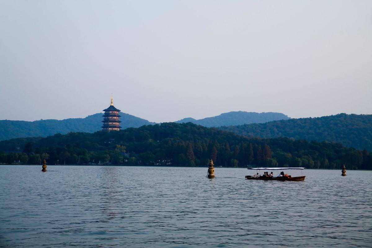 苏州+杭州旅游，学生党4天3夜攻略！苏杭跟团亲测穷游路线！