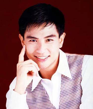 几位新加坡男演员对比，陈之财转行当艺术家，周初明经营餐馆生意