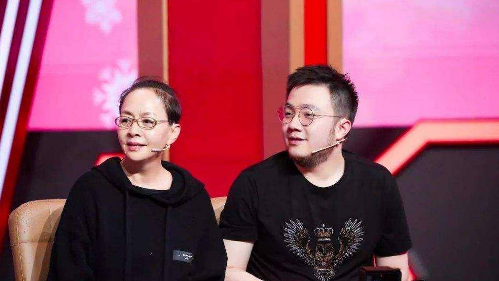 原创北京美女王博谷：嫁小7岁演员巴图，婚后生两子，风光背后有心酸