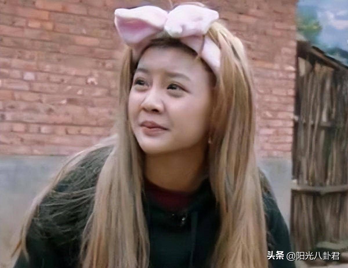 作为节目中的“城市主人公”，韩安冉出身小康家庭，但因为经历父母离异