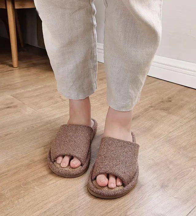 拖鞋是怎么做成的 95d52ca3033e4ac29f95617f18024aa8.jpeg