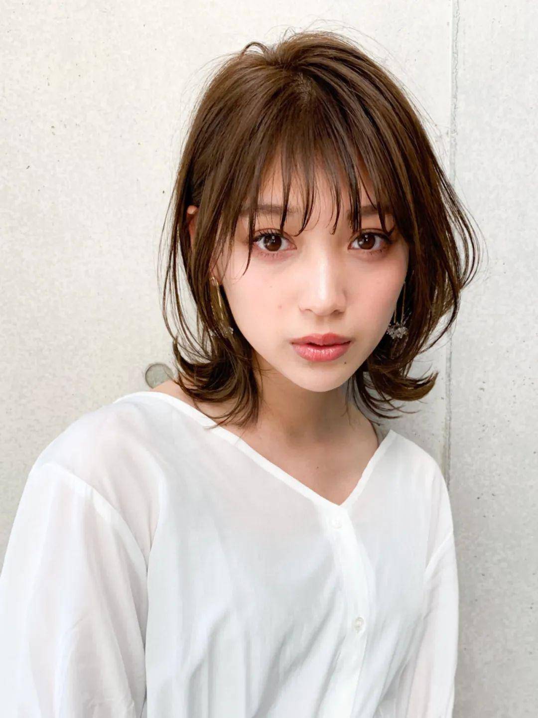 少年感的女生发型 9936cc5c7c9048c6a118b1e861f3e565.jpeg