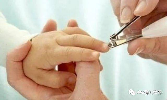 [孩子]是缺乏维生素？3个原因，大多数家长都不知道宝宝手上总长倒刺