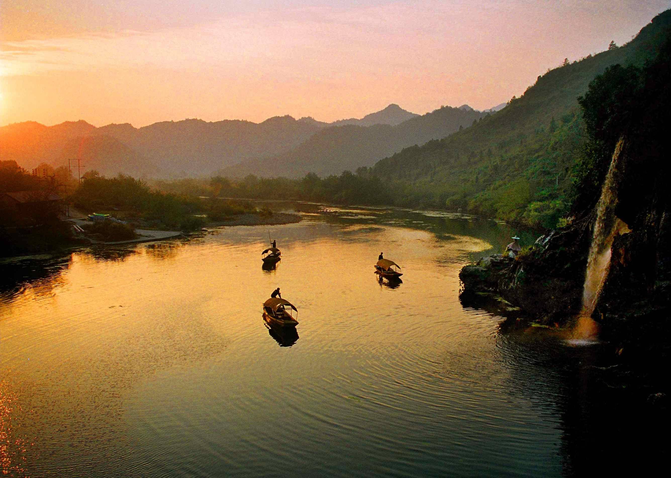 安徽石台:"旅游 扶贫" 风景变"钱"景_石台县