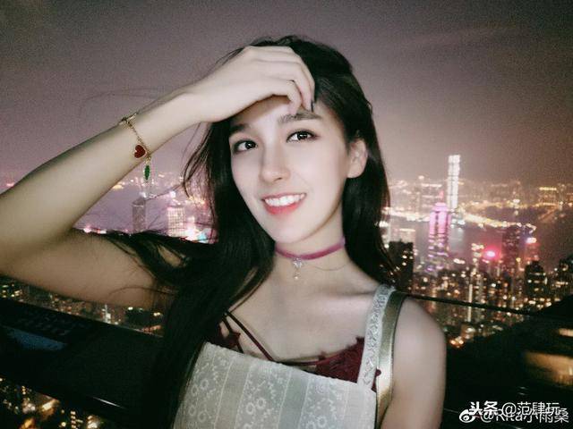 lol美女解说rita兑现ig夺冠承诺,晒泳装