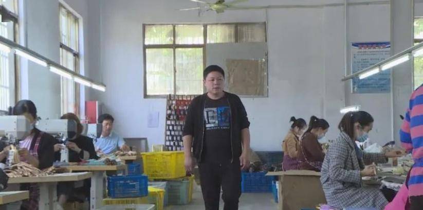 李超: "两百多号人呢,从开厂到现在从来没拖欠过工资,哪怕在我工厂做