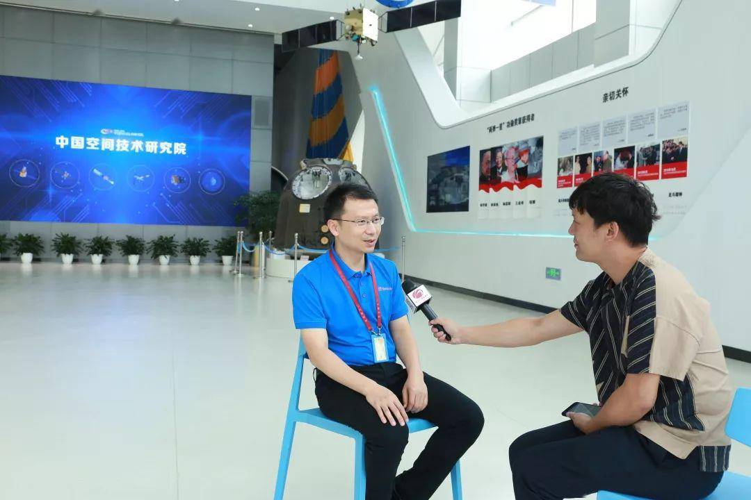 吾在异乡丁凯行进在探索宇宙的光辉大道上