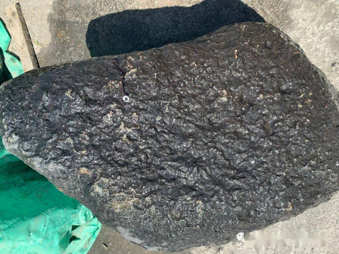 即将国际命名!——新疆发现一种极具养生价值的橄榄石陨石!