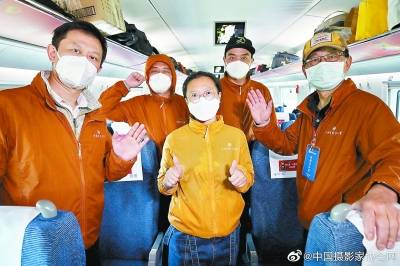 中国摄协赴湖北抗击疫情摄影小分队凯旋,他们告别了奋战66天的武汉,踏