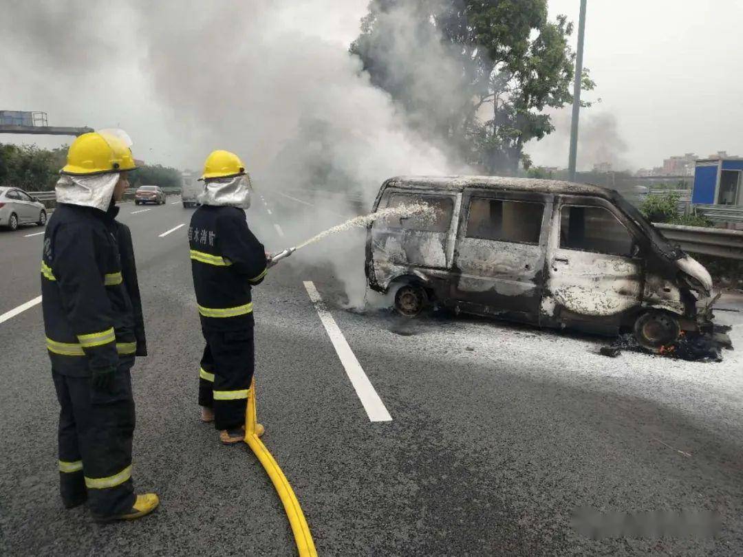 大货车半夜路上自燃，全车洗衣机报废！这些东