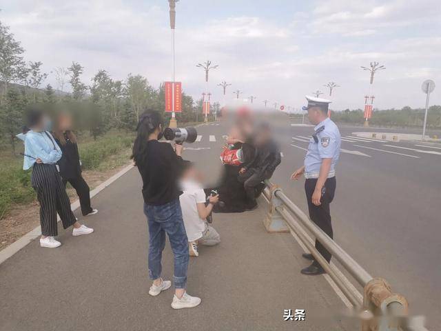 马路上婚纱照_马路上交通标志