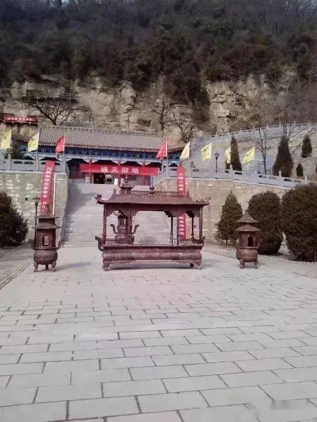 云梦山大殿中央,是一尊"王禅老祖"鬼谷子的供像,每年初一到十五这里