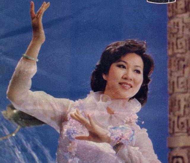 "民歌皇后"奚秀兰:与富家公子共坠爱河,凭借春晚爆红全国