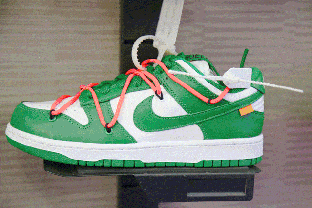 可以说 yeezy boost 350 系列鞋款代表了侃爷的设计心血,在经历了