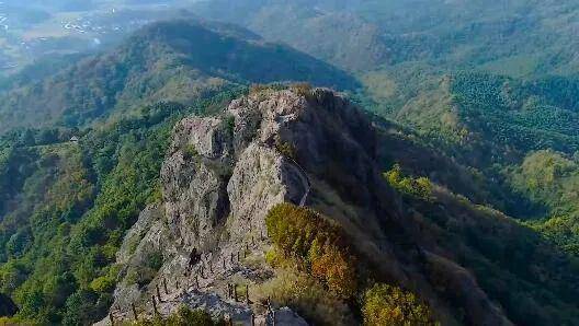 黄山寨位于罗河镇境内,有庐南第一高峰之称,早起登山是一件很惬意的