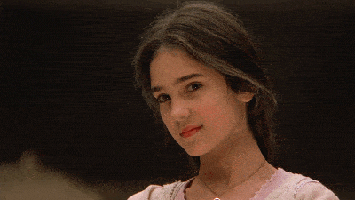 12岁出演《美国往事》一炮而红,后凭借《美丽心灵》荣获金球奖最佳女