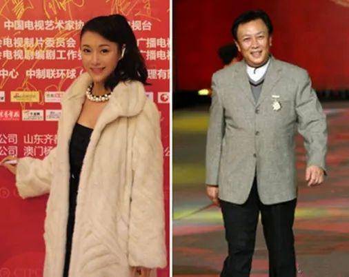 唐国强和女儿唐莉说到唐莉,相信很多人会感到陌生,但说到其父亲