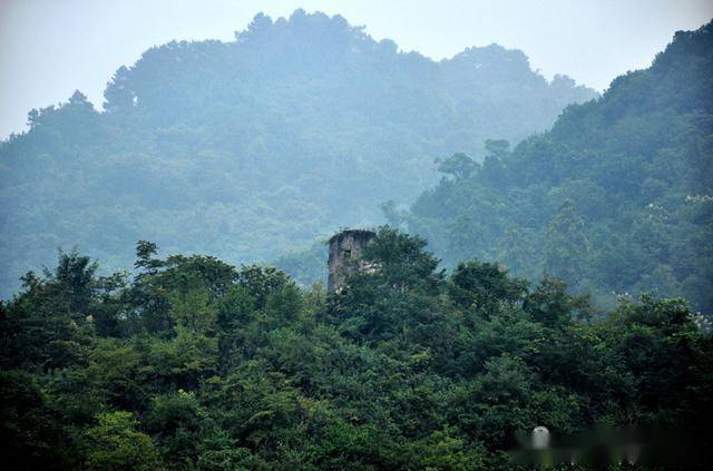 美丽的后峰湖 第五站:北川铁路逐梦人 告别后峰岩,沿途经郑家湾—老