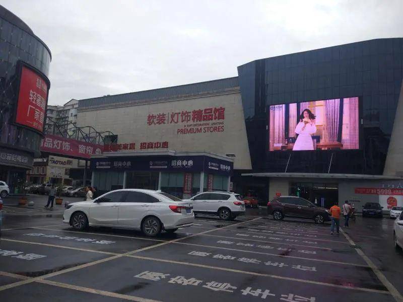 装饰设计,生活百货,超市,影院,餐饮,休闲娱乐,办公等,毗邻富森美家居