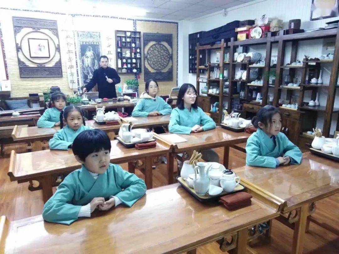 暑假培训班上课时间 851073eca882473f8657f415c8de9d5a.jpeg