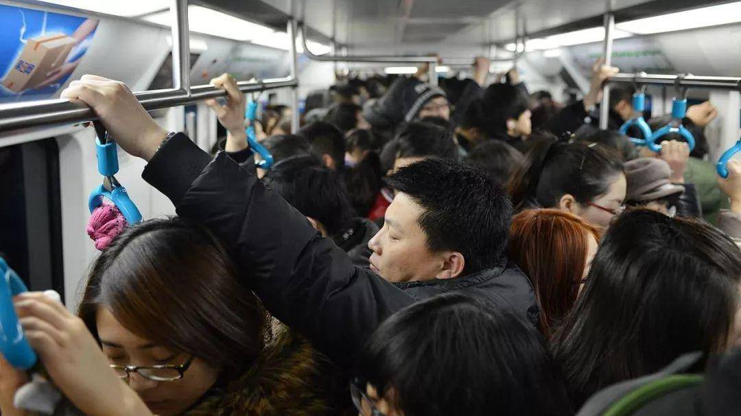 在北京,最挤的地铁永远是你要坐的那一条!