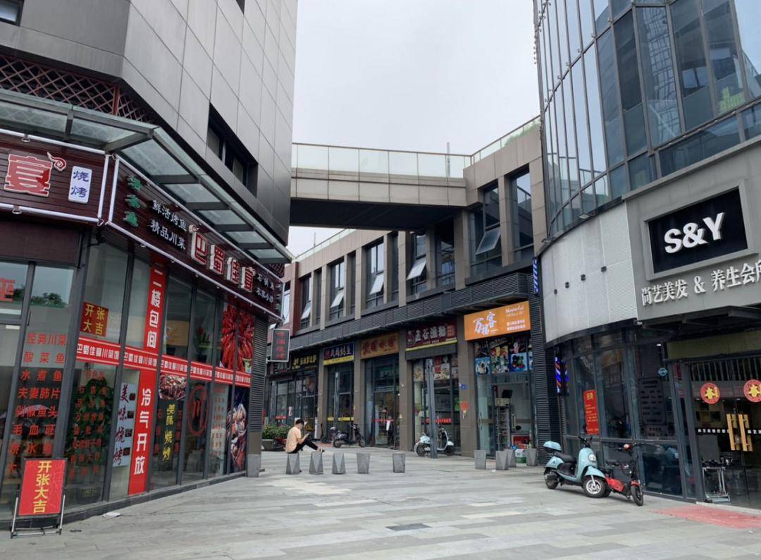 「寓望都市」第二期:萝岗敏捷广场,真地铁上盖,可明火