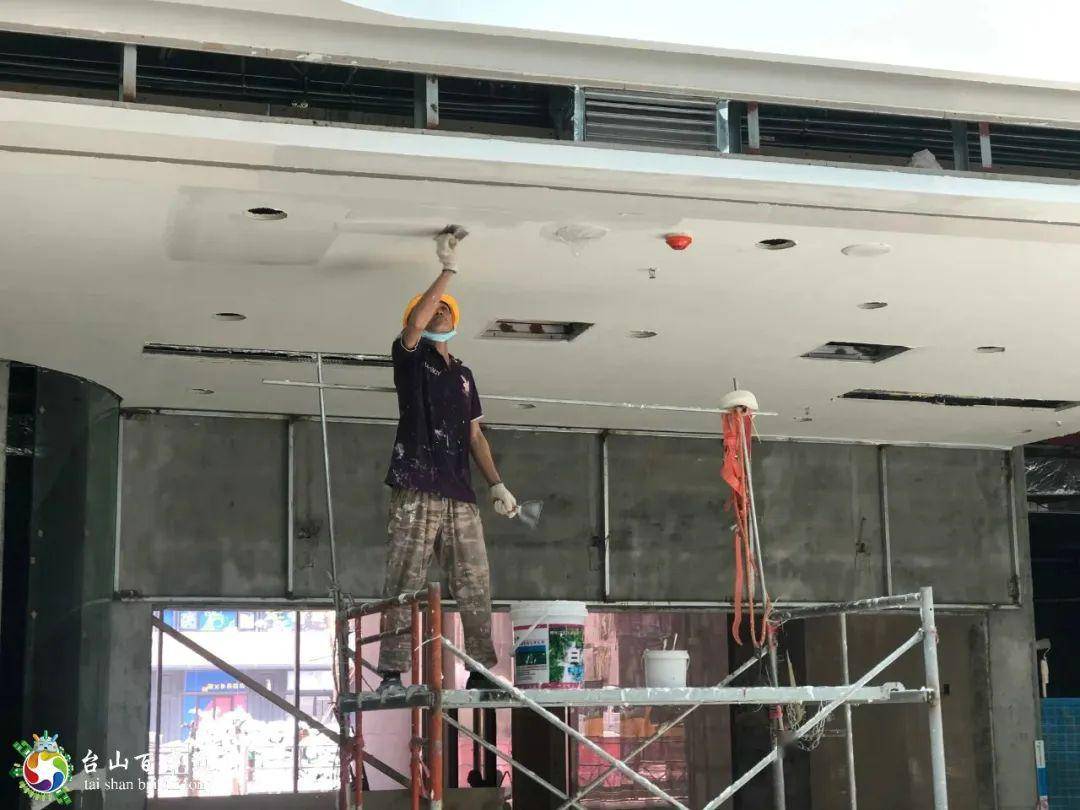 地下停车场装修基本完工  小编从商业施工现场走一圈 商场装修进展