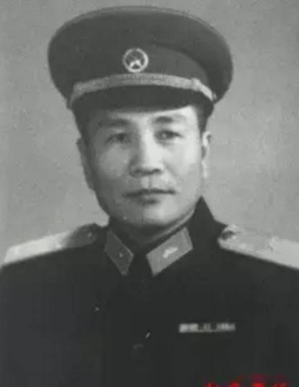 钟辉少将(1914)钟池少将(1915-1978)钟伟少将(1915-1984)钟赤兵