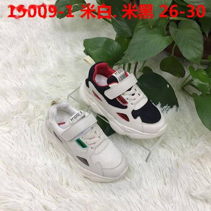 梦回童真,弟弟的双鞋之谜——解析梦见弟弟穿两双不一样的破鞋子的深层含义 梦回童真,弟弟的双鞋之谜——解析梦见弟弟穿两双不一样的破鞋子的深层含义