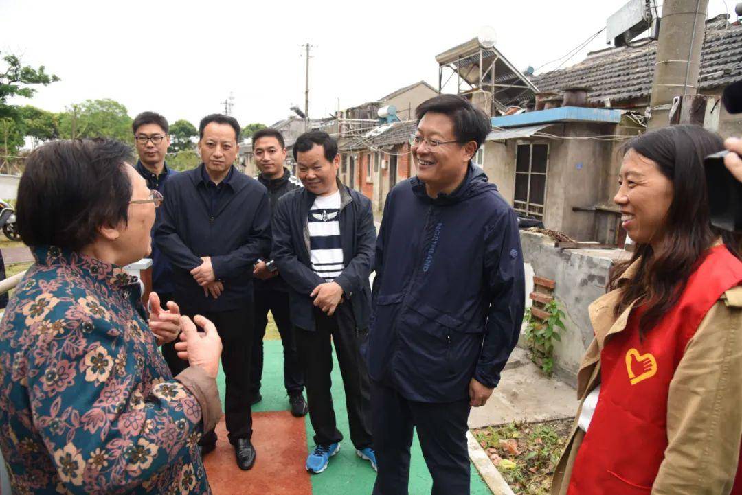 叶冬华"四不两直"督查文明城市创建工作,他强调创建既要有力度更要有