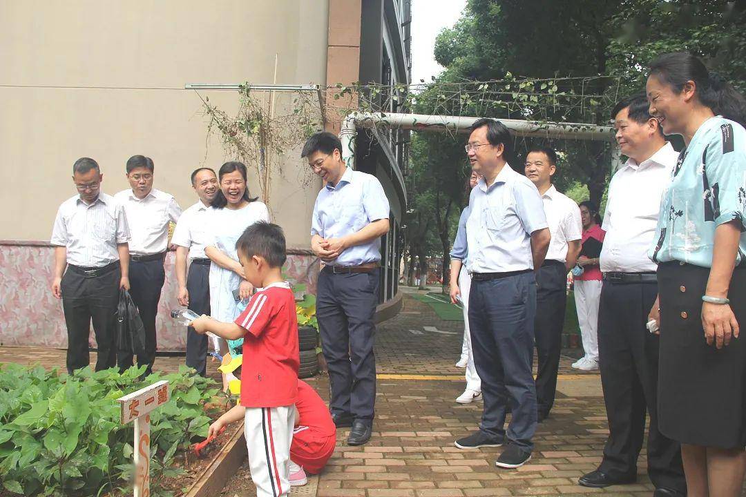 在"六一"国际儿童节即将到来之际,省政府副秘书长,省管局党组书记