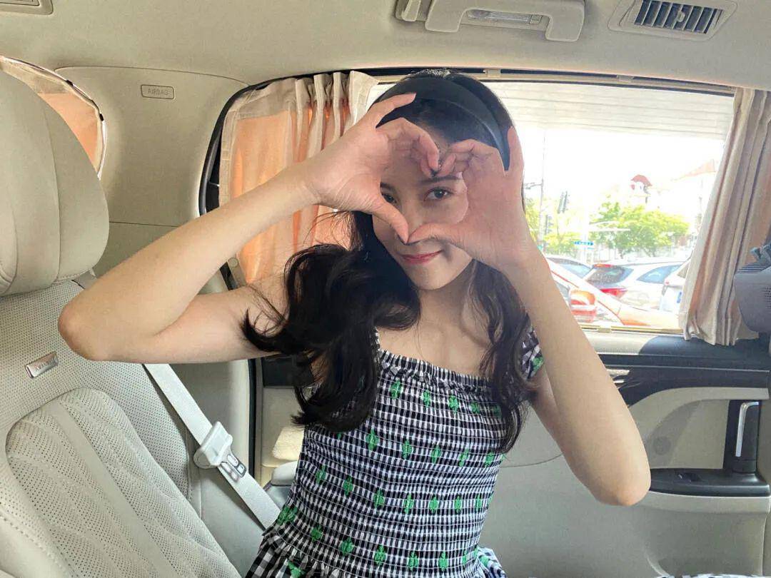 线条显瘦时髦巨好看!一秒入夏不会穿?穿方领