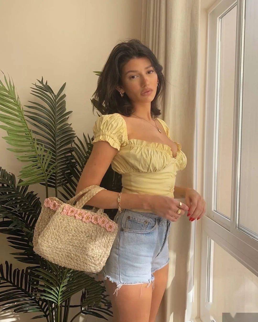 线条显瘦时髦巨好看！一秒入夏不会穿？穿方领