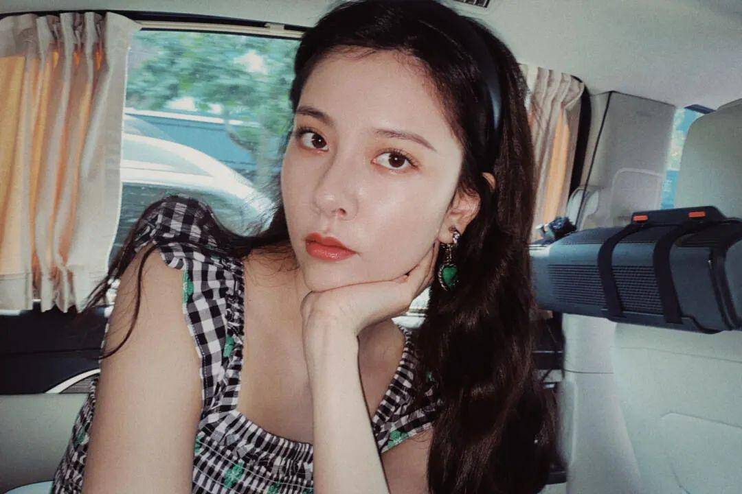 线条显瘦时髦巨好看!一秒入夏不会穿?穿方领