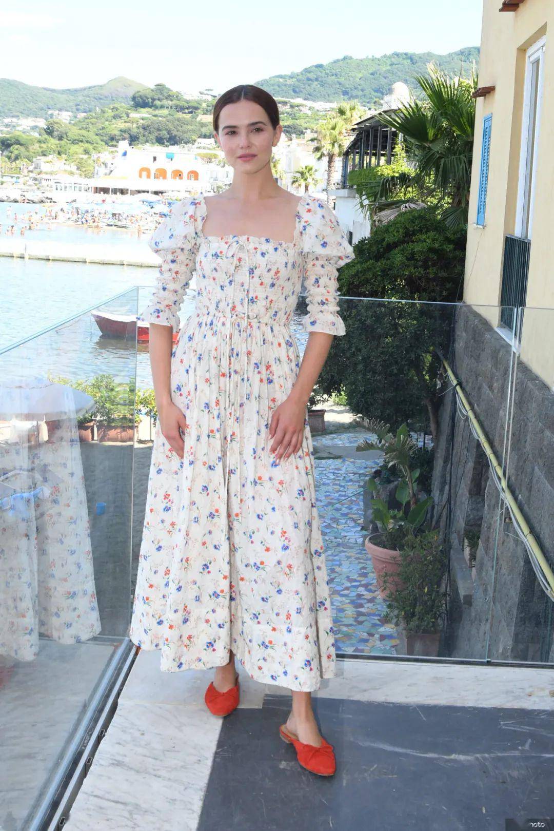 线条显瘦时髦巨好看！一秒入夏不会穿？穿方领