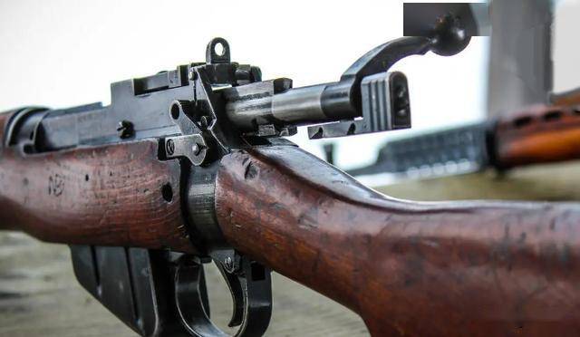 二战时的栓式步枪,为何只有5发子弹,为何不增加容弹量