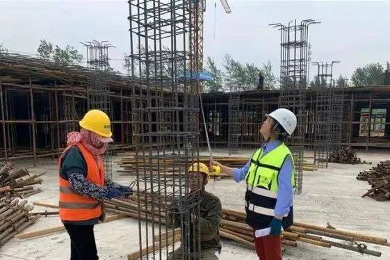 工地焊工招聘_电焊工招聘一天400还是招不上人,原因竟然出在工头上