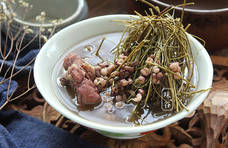 天热雨水多，广东人都会煲这汤给家人喝，清热祛湿，不懂喝可惜了
