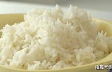 家里有剩米饭不要扔，这样做，孩子太喜欢了，两口一个，太香了