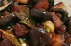 美食推荐：金玉豆腐、香菇炖肉、剁椒炒鸡丁、卤汁豆皮