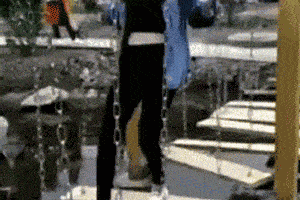 搞笑gif趣图:老公外地出差不在家,接到初恋男友的电话