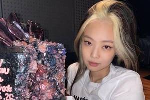 blackpink jennie强烈的bridge发型集中视线…"回归d