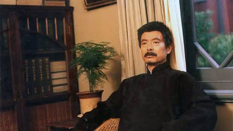 鲁迅当年痛骂当权者，为何安然无恙？他有这个隐蔽身份！