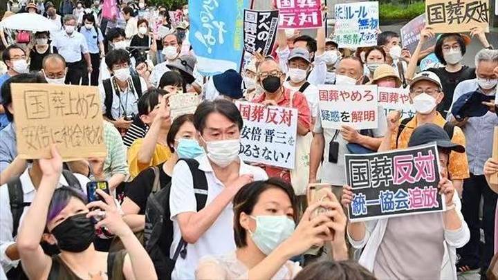 数百民众抗议为安倍举行“国葬”,日政府会改变决定吗?